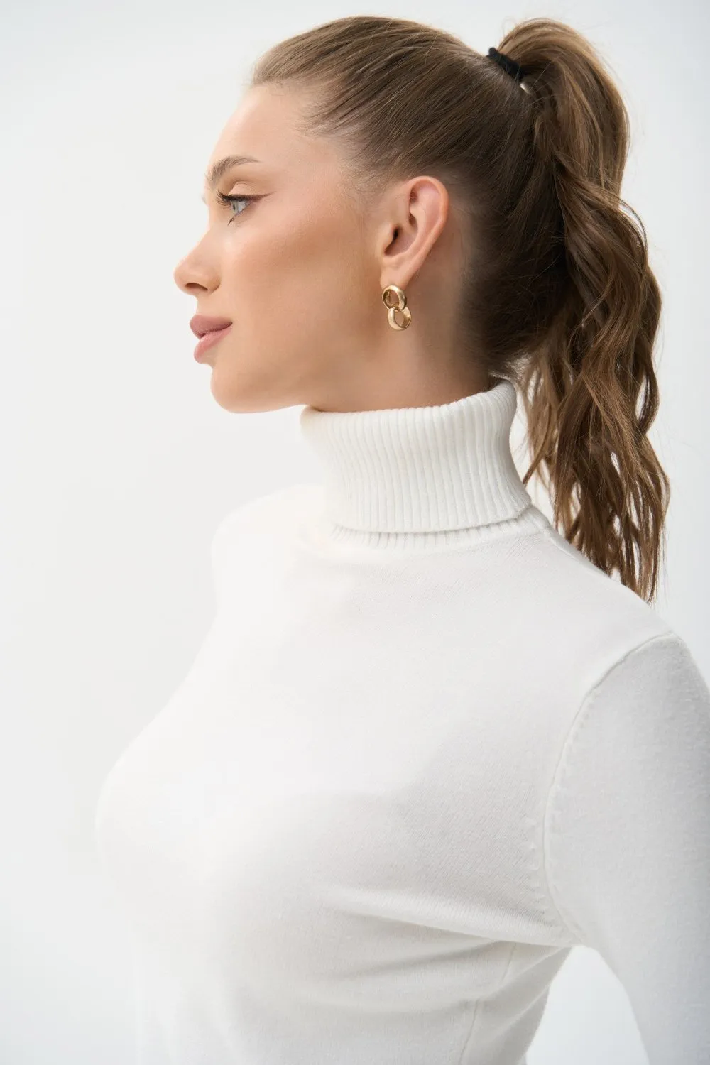 White Basic Knit Turtleneck Sweater